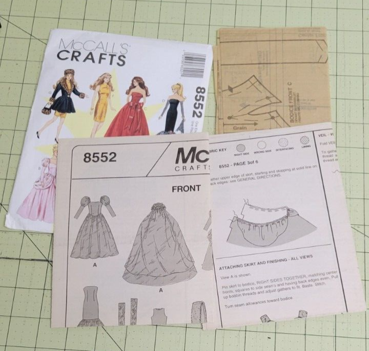 8552 McCalls Pattern Crafts Doll Clothes Fashion c 1996 Un Cut Factory Fold