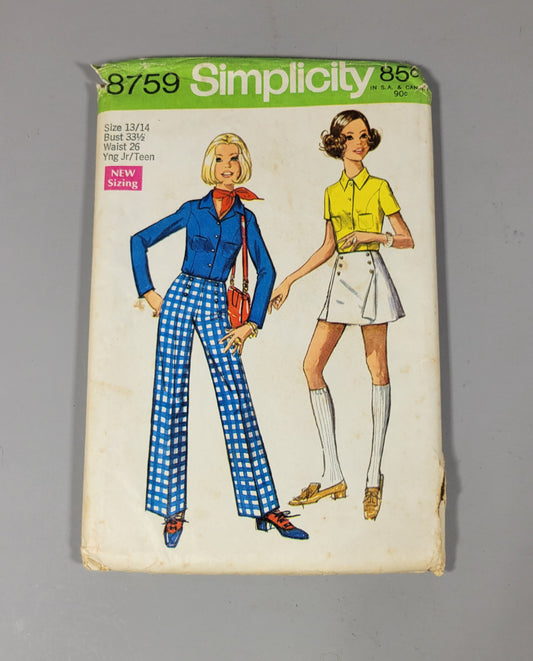 Simplicity 8759 ca 1970. Size 13/14 Bust 33 1/2 Waist 26 Yng Jr / Teen.