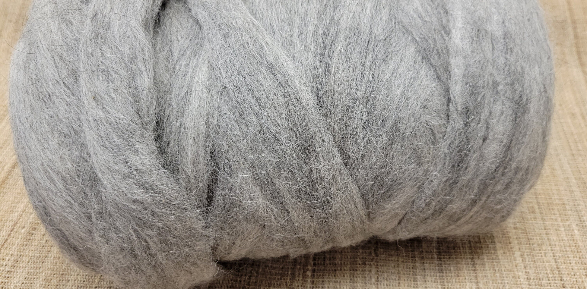 Alpaca Wool Fiber - Gray - 16 oz Pin Draft Roving. Great for Weaving, Fiber Arts, Knitting, Spinning, Crochet